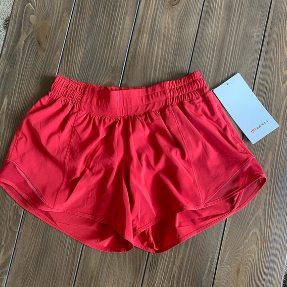 ❌SOLD❌ Lululemon Hotty Hot  LR short 4” lined - Picture 3 of 7